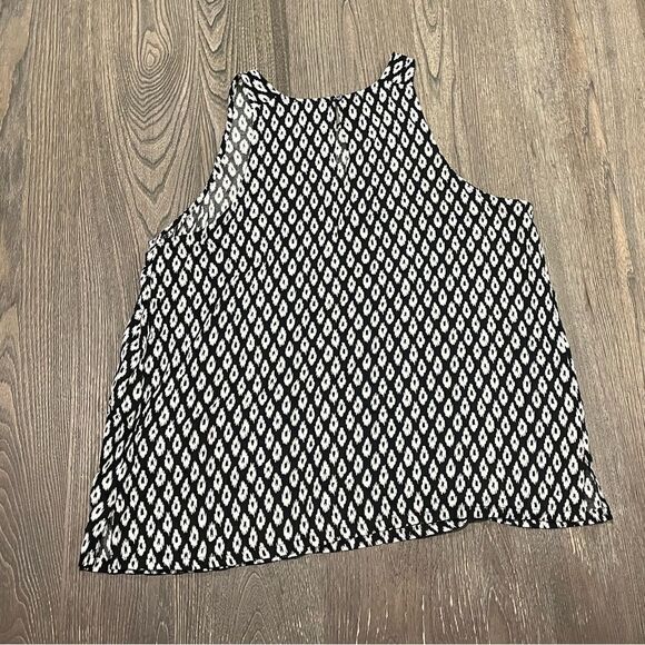 Old Navy Blouse Sleeveless High-Neck Lightweight Casual Black Size L - Picture 4 of 4